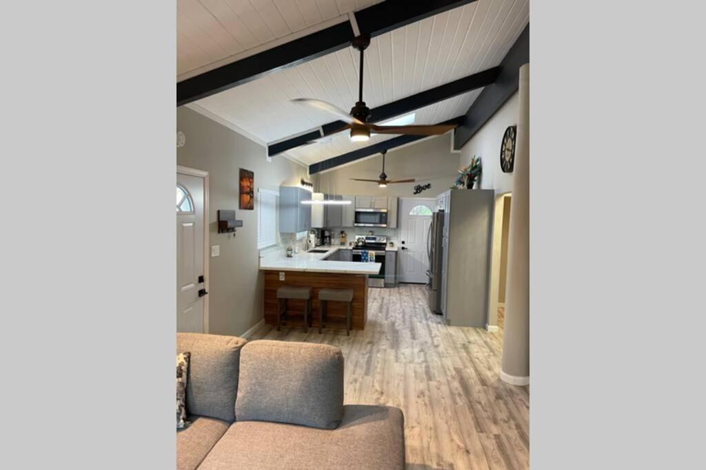 Spacious 2 Bedroom Beach House With King Suite Waianae Buitenkant foto