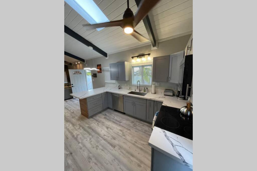 Spacious 2 Bedroom Beach House With King Suite Waianae Buitenkant foto