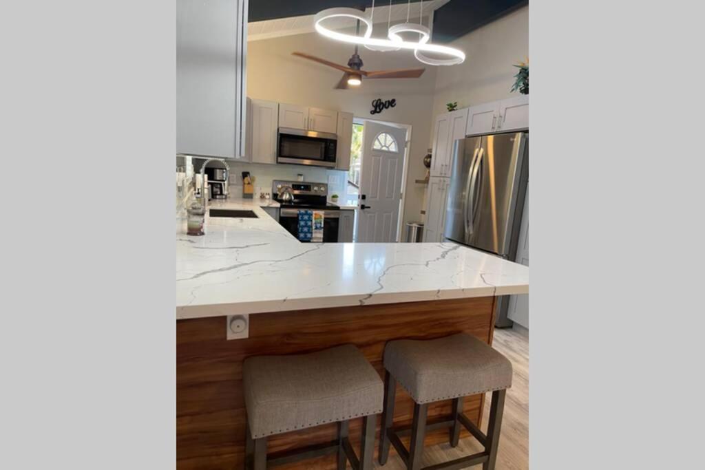Spacious 2 Bedroom Beach House With King Suite Waianae Buitenkant foto