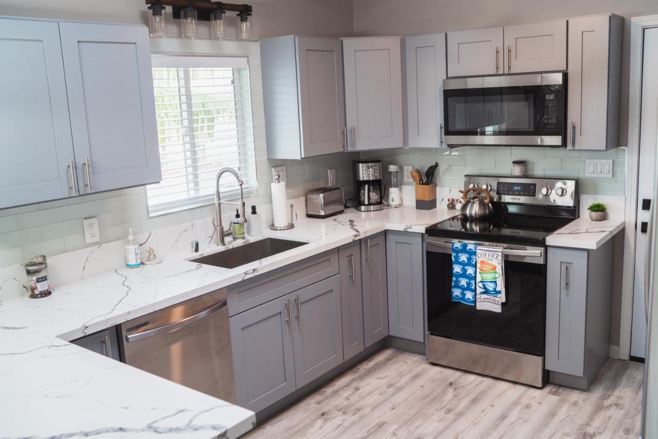 Spacious 2 Bedroom Beach House With King Suite Waianae Buitenkant foto