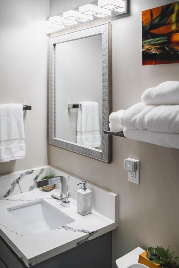Spacious 2 Bedroom Beach House With King Suite Waianae Buitenkant foto
